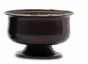8x5.25 Black Planter with Base