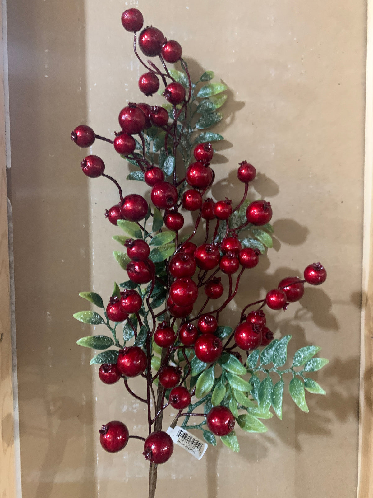 DK RED Berry Spray w/Snowed Leaves CRI