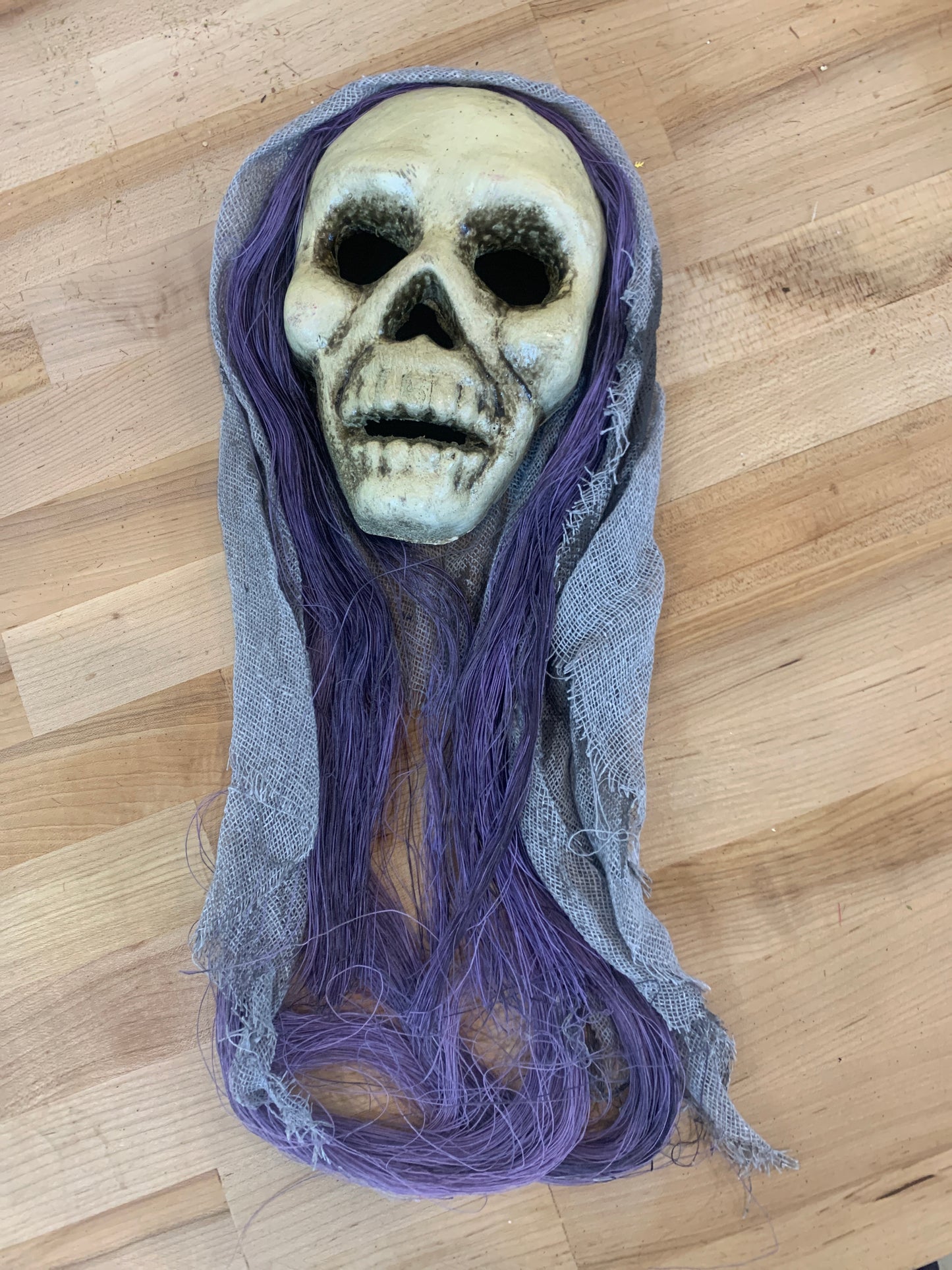 20in Witch Skull Gray/Purp HALLOWEEN
