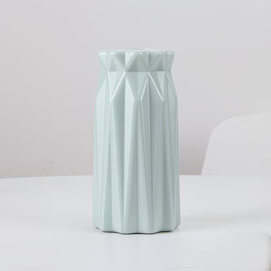 7inx3.5in Lt Blue Plastic Vase Container