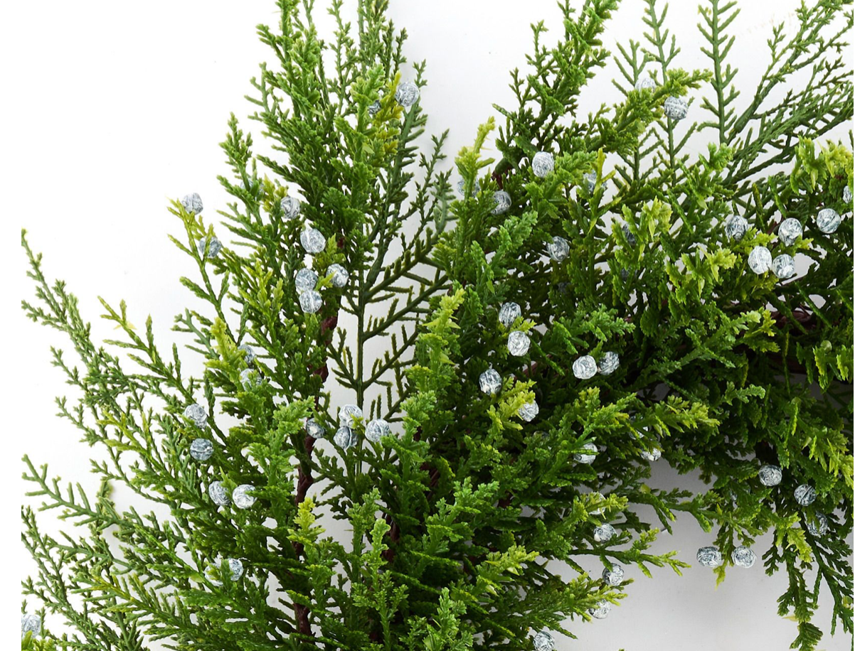 24in Creeping Juniper Wreath
