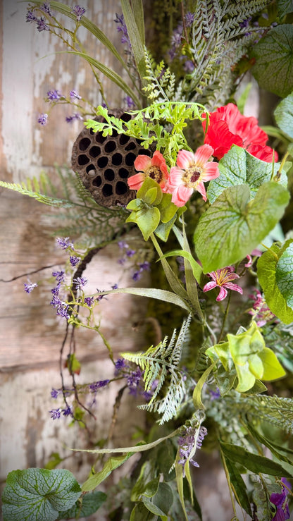 Moss Rectangle Metal Woodland Poppy and Twig Vine Wreath