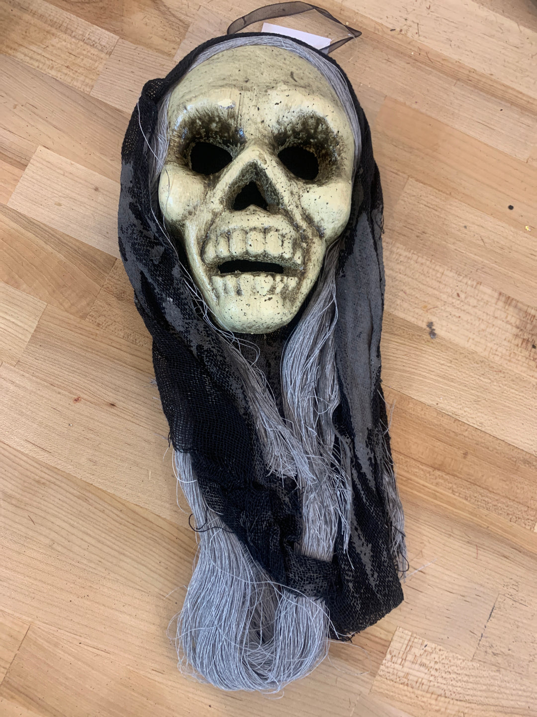 20in Witch Skull BlkGry HALLOWEEN