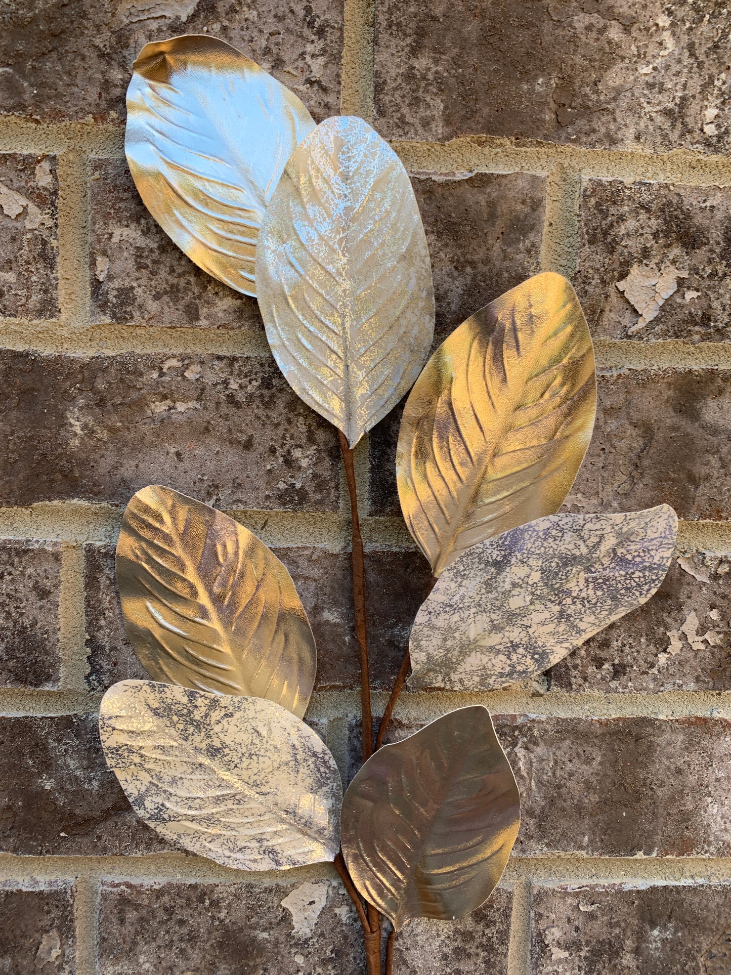 27in Metallic Magnolia Leaves CH