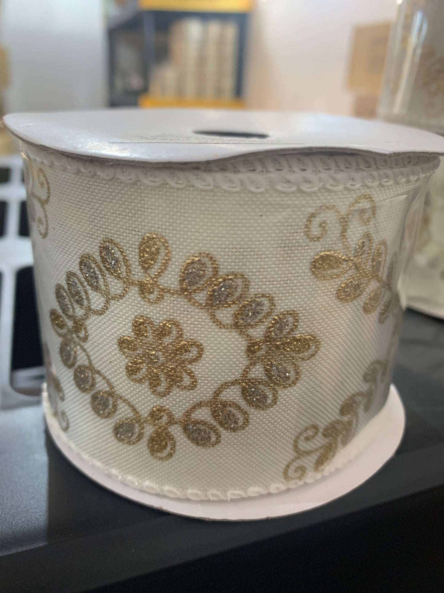 2.5in gold/silver diamonds on cream