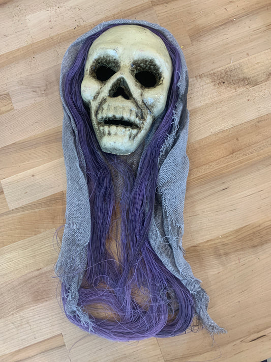 20in Witch Skull Gray/Purp HALLOWEEN