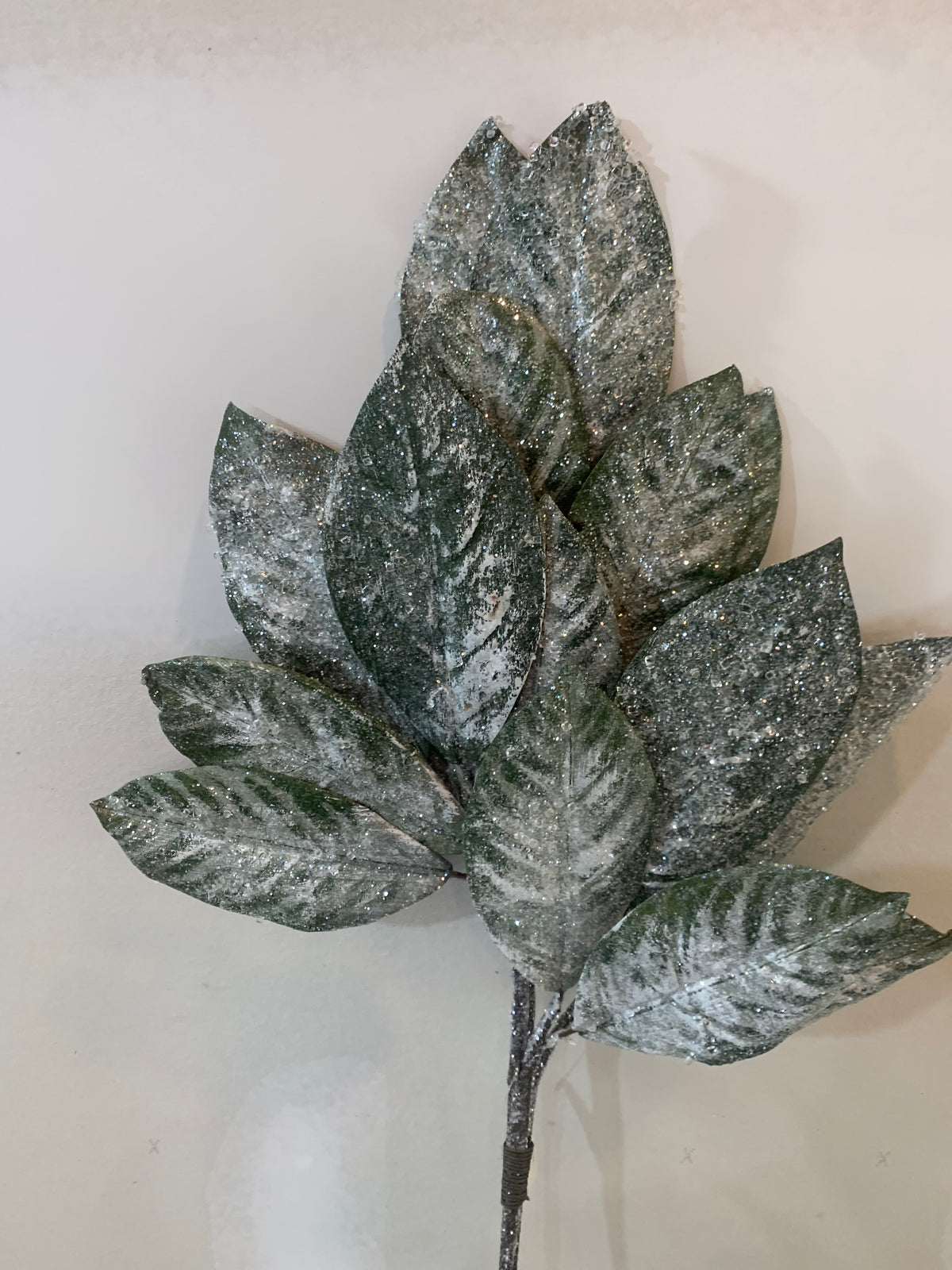 35in Ice Magnolia Leaf Spray x18 CRI