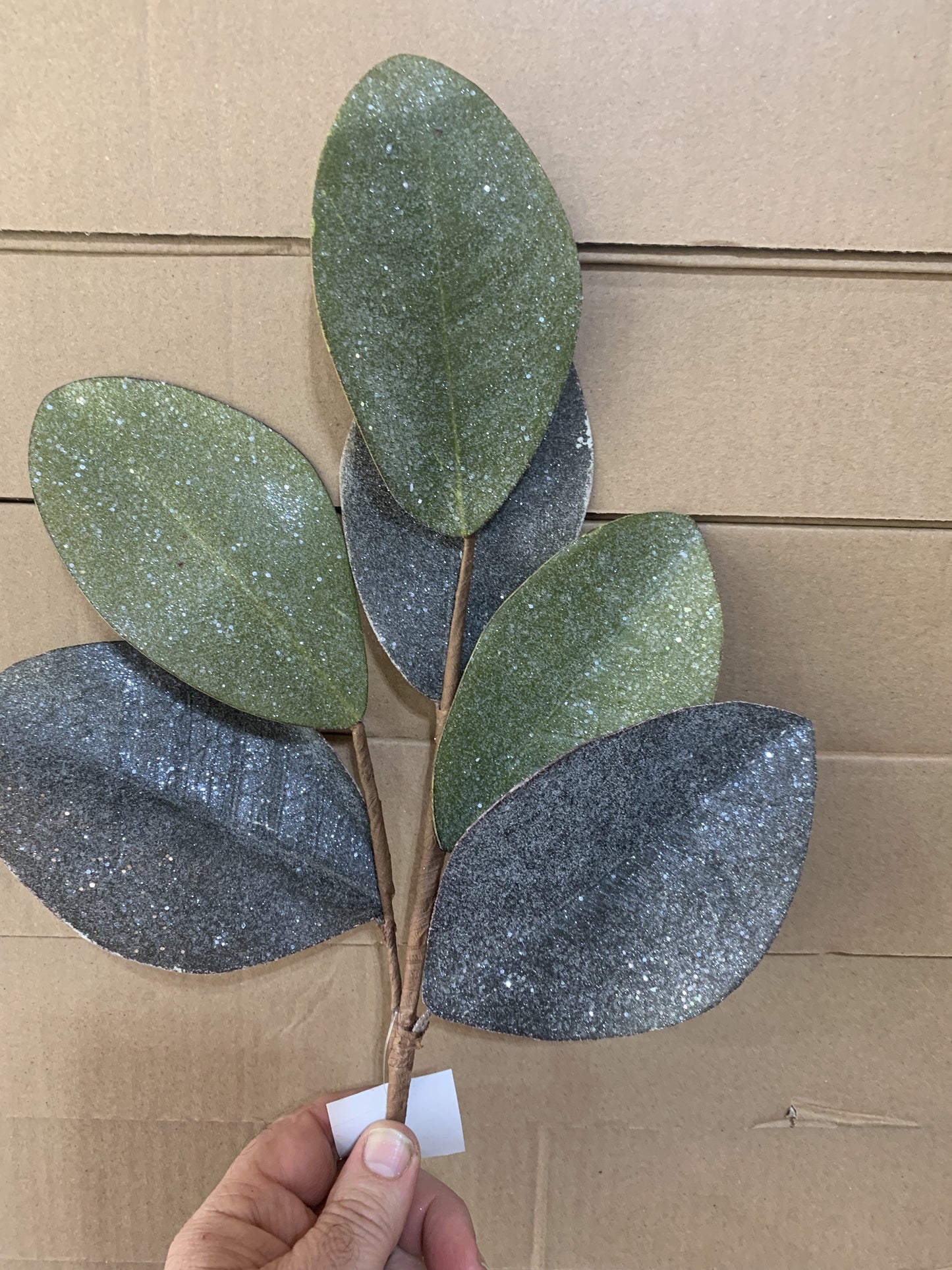 20in Vintage Glitter Magnolia Leaves DKGRN/GN Impressive